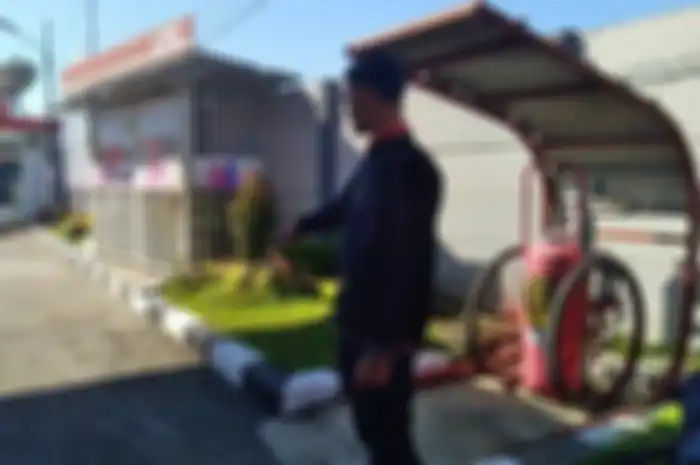 Diduga kena hipnotis setelah ditepuk pundaknya, Diki kehilangan motornya