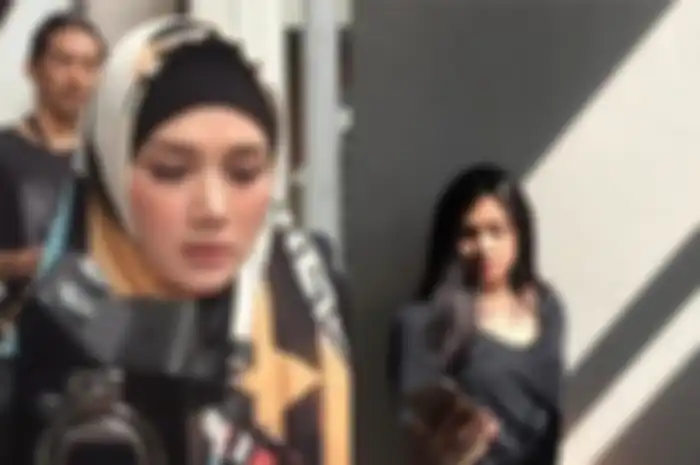 Mulan Jameela (kiri) dan anaknya, Tiara Savitri(kanan).
