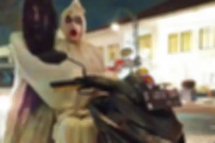 Pocong dan kuntilanak naik motor Yamaha NMAX