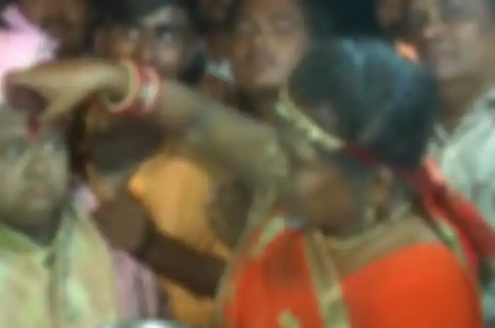  Satu-satunya harapan yang dimiliki seorang pria bernama Ajay Barot asal Gujarat, India, ini adalah pernikahan mewah.
