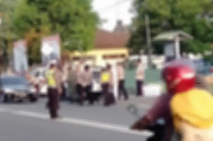 Pemotor balik arah takut razia