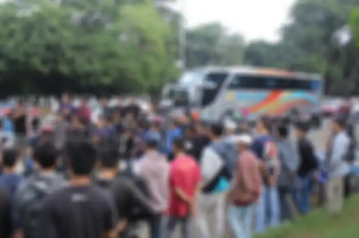 Honda Wave Bekasi bagi-bagi takjil di Sumarecon, Bekasi.