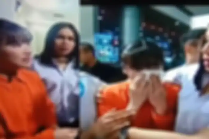 Haruka Nakagawa menangis (Tangkap layar tayangan Pesbukers ANTV via YouTube Fusuy Mulyadi)