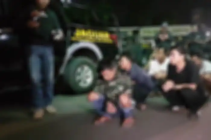 Enam orang remaja diamankan petugas kepolisian di Depok, Jawa Barat