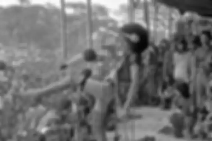 God Bless saat manggung di Surabaya pada 1974. (Dok @potretlawas)