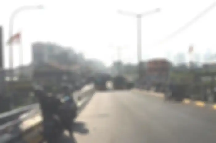 Di bawah jembatan fly oper Slipi Jaya arah tanah abang ditutup
