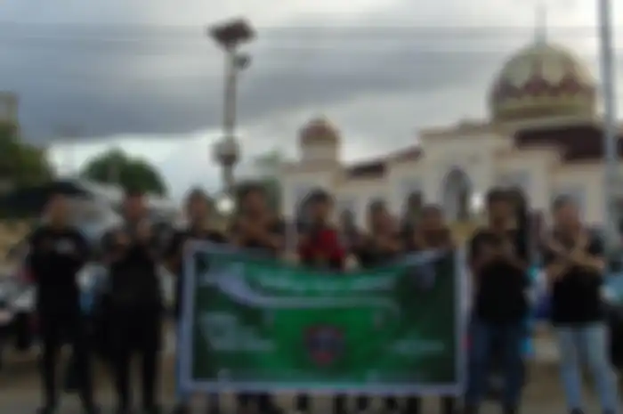 XYI Gorontalo Utara bagikan takjil.