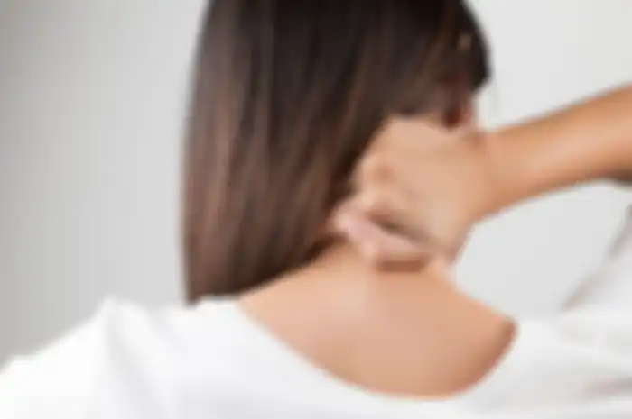 Merergangkan atau 'mematahkan' leher memang menjadi keasyikan tersendiri. Tapi, benarkah bisa menyebabkan stroke?