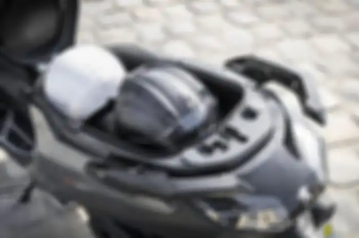 Muat satu helm full face dan satu half face