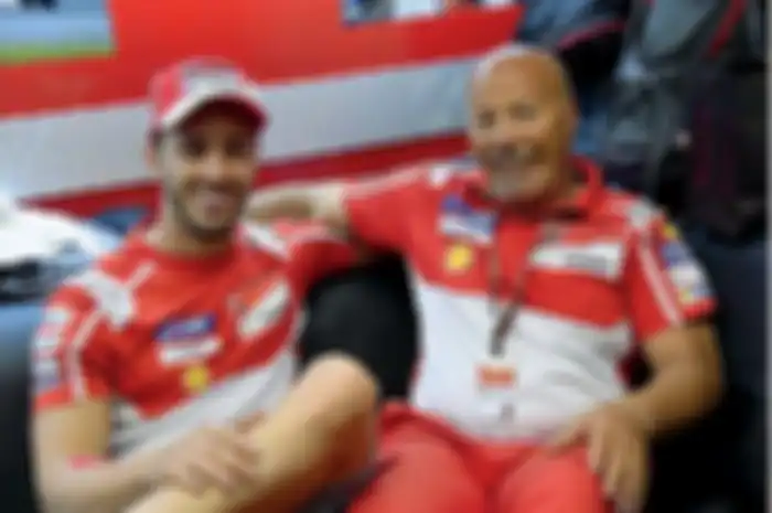 Andrea Dovizioso (kiri) bersama ayahnya Antonio Dovizioso (kanan)