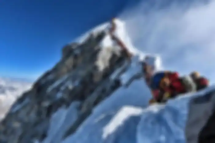 Antrian panjang di jalur pendakian Gunung Everest.