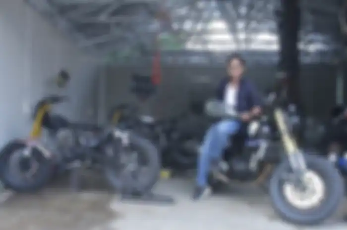 Rendra Setyo AE owners KGC (King Garage Custom Motor).