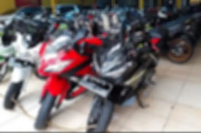 Jual motor bekas via online kembali memakan korban.