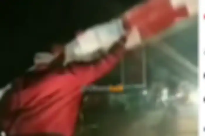 Pemotor angkat paksa palang pintu lintasan kereta api