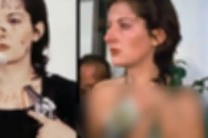 Marina Abramovic telah dikenal dan dipuji sebelumnya sebagai seniman pertunjukan karena dia bersedia melakukan hal-hal untuk mengekspresikan seni.