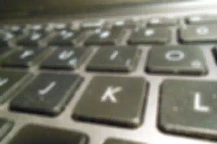 Keyboard laptop yang kotor