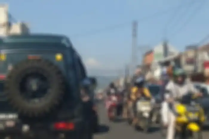 Kepadatan lalu lintas di jalan penguhubung Kota Bandung dan Kabupaten Bandung, Jawa Barat, Rabu (5/6/2019).