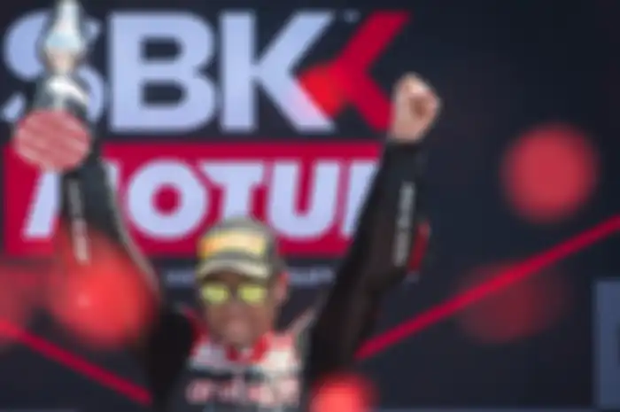 Alvaro Bautista menang race 1 WSBK Spanyol