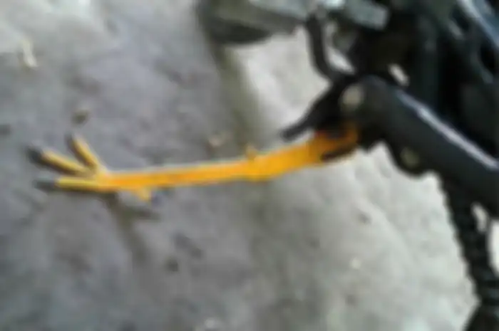 Ilustrasi standar samping motor