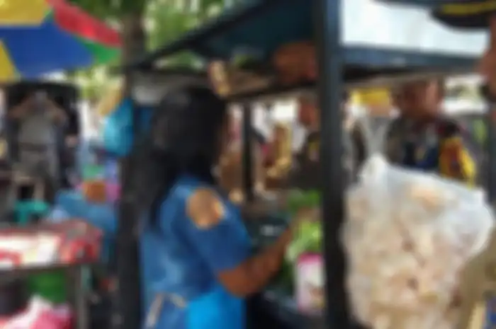 Warung di kawasan Jalan Raya Wiguna Timur, Surabaya yang viral karena menjual seporsi rujak cingur dengan harga Rp 60 ribu.