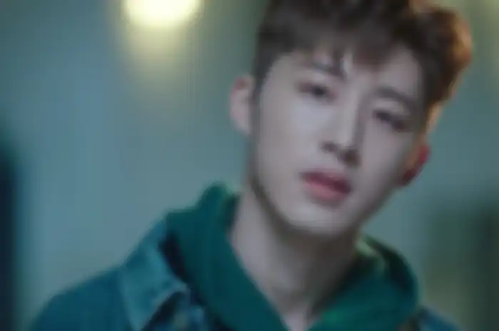 B.I 'iKON'