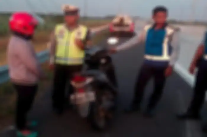 Emak-emak ditangkap ngebut di jalan tol Madiun - Nganjuk