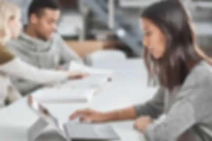 Mahasiswa selalu memanfaatkan teknologi dalam setiap aktifitasnya
