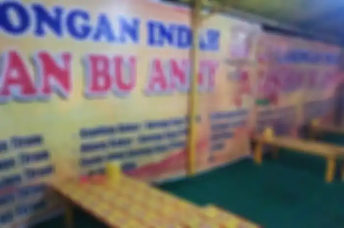 Warung lesehan Bu Anny yang sempat viral
