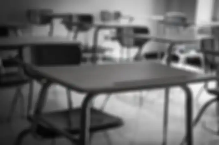 Hanya karena ingin duduk di barisan depan, siswa ini dikeroyok 5 temannya, ditelanjangi dan dilindas motor hingga tewas.