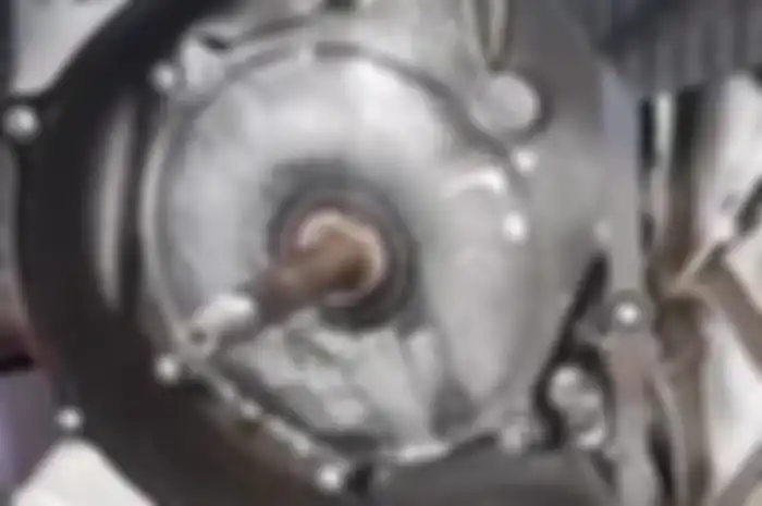 Drat pulley depan di CVT motor matic rusak, harus ganti kruk as?