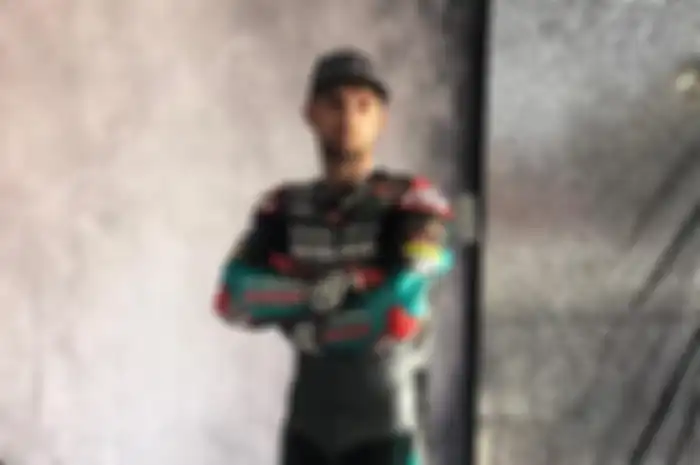 Test rider Yamaha pabrikan, Jonas Folger, berpose mengenakan racing suit tim Sepang Racing Team berlaga di Moto2 Catalunya akhir pekan ini