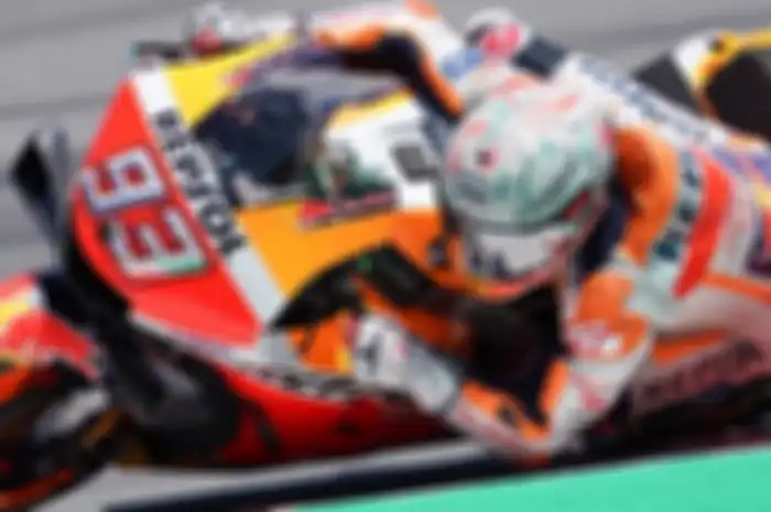 Marc Marquez mengenakan helm Shoei X-14 edisi MotoGP Catalunya