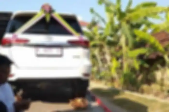 Toyota Fortuner VRZ dan Honda BeAT jadi mas kawin pengusaha bakso.