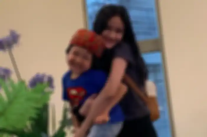 Leya & adik sambungnya, Kabay Anaking Maryadi
