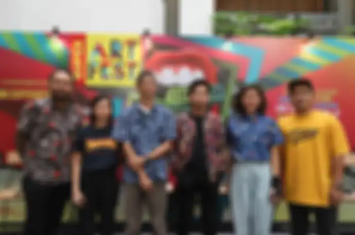 Para narasumber (dari kiri ke kanan) Penyelenggara Super Art Fest - Aloysius Tiyok, Eunice Nuh Tantero, Tutu, Mohammad Taufiq, Sanchia Hamidjaya, dan Hardthirteen.