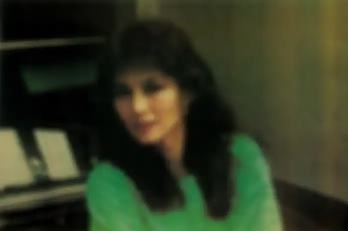 Eva Arnaz dulu dikenal sebagai bintang film panas di era 1970 sampai 1990an.