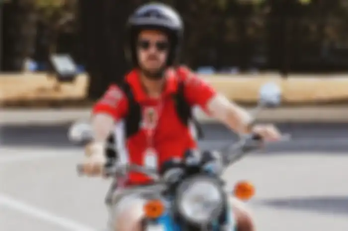 Sebastian Vettel doyan naik motor 2-tak