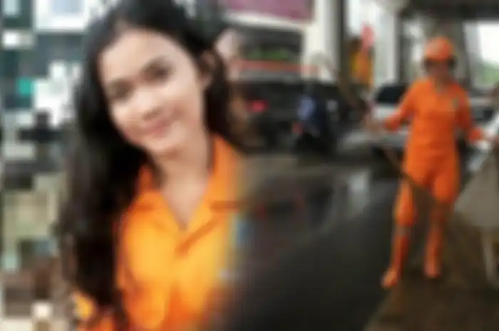 Sellha Purba, anggota PPSU terserempet motor saat menyapu jalanan