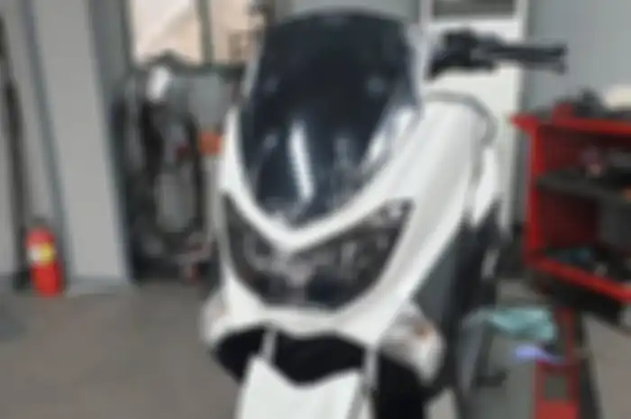 Yamaha NMAX tanpa dudukan pelat nomor depan