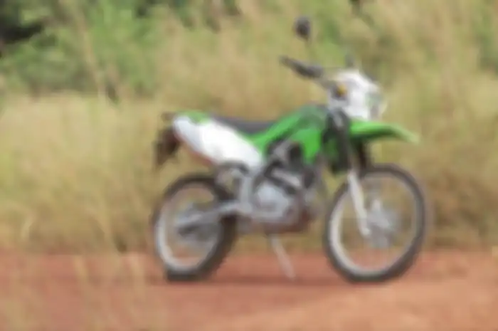 KAWASAKI KLX 230 pakai transmisi 6-percepatan