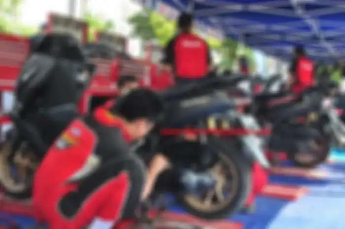Sekitar 100 motor Maxi Yamaha Series diberikan servis gratis. 