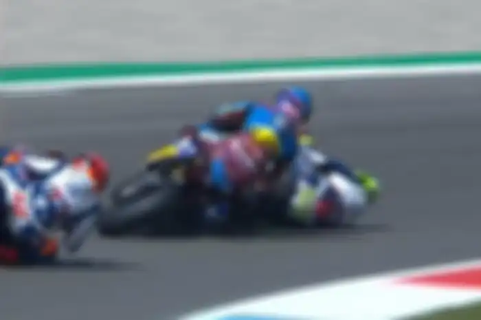 Alex Marquez jatuh akibat Lorenzo Baldassarri lowside