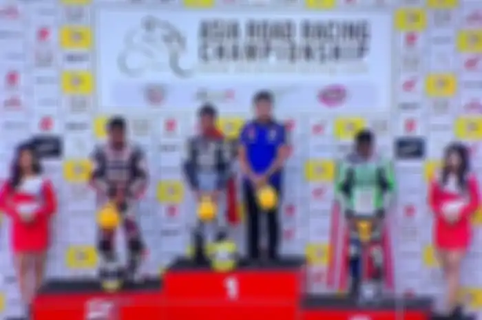 Aldi Satya Mahendra berdiri di podium tertinggi sirkuit Suzuka, Jepang