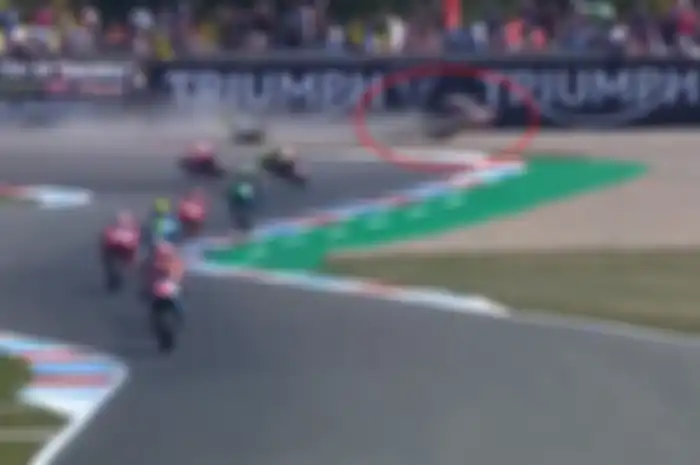 Takaaki Nakagami terlibat kecelakaan parah dengan Valentino Rossi di sirkuit Assen, Belanda.