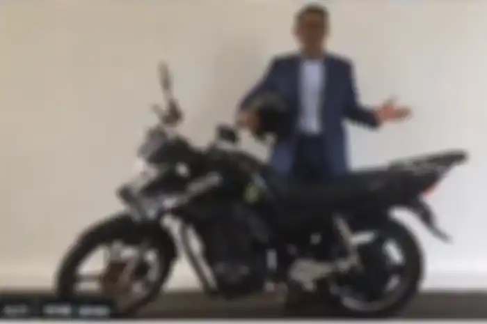 Ridwan Kamil dengan motor listrik yang katanya buatan warga Jawa Barat