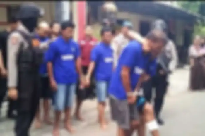 Satreskrim Polres Pasuruan, Jawa Timur meringkus 2 begal motor dan 6 penadah.