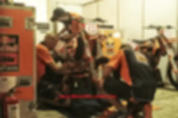 Suasana di paddock tim KTM.