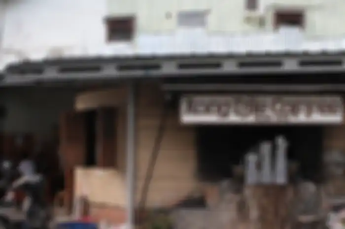 Warga Belitung memang gemar pergi ke warung kopi. Seseorang bahkan bisa pergi ke warung kopi empat sampai lima kali sehari.