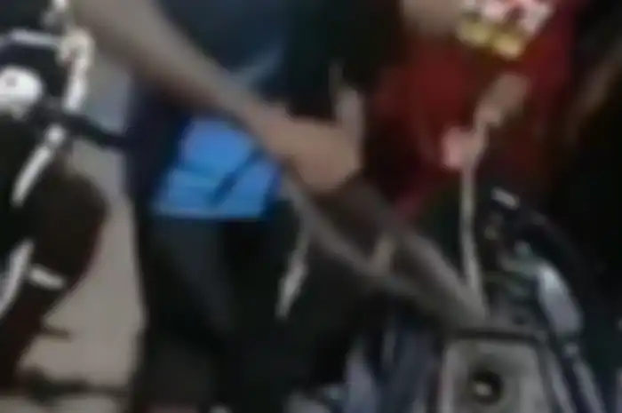 Ular di dalam bagasi Honda Vario