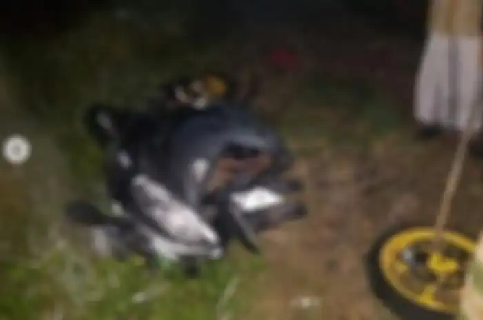 Kawasaki Ninja 250 digotong maling dan akhirnya ditinggalkan di kebon kosong